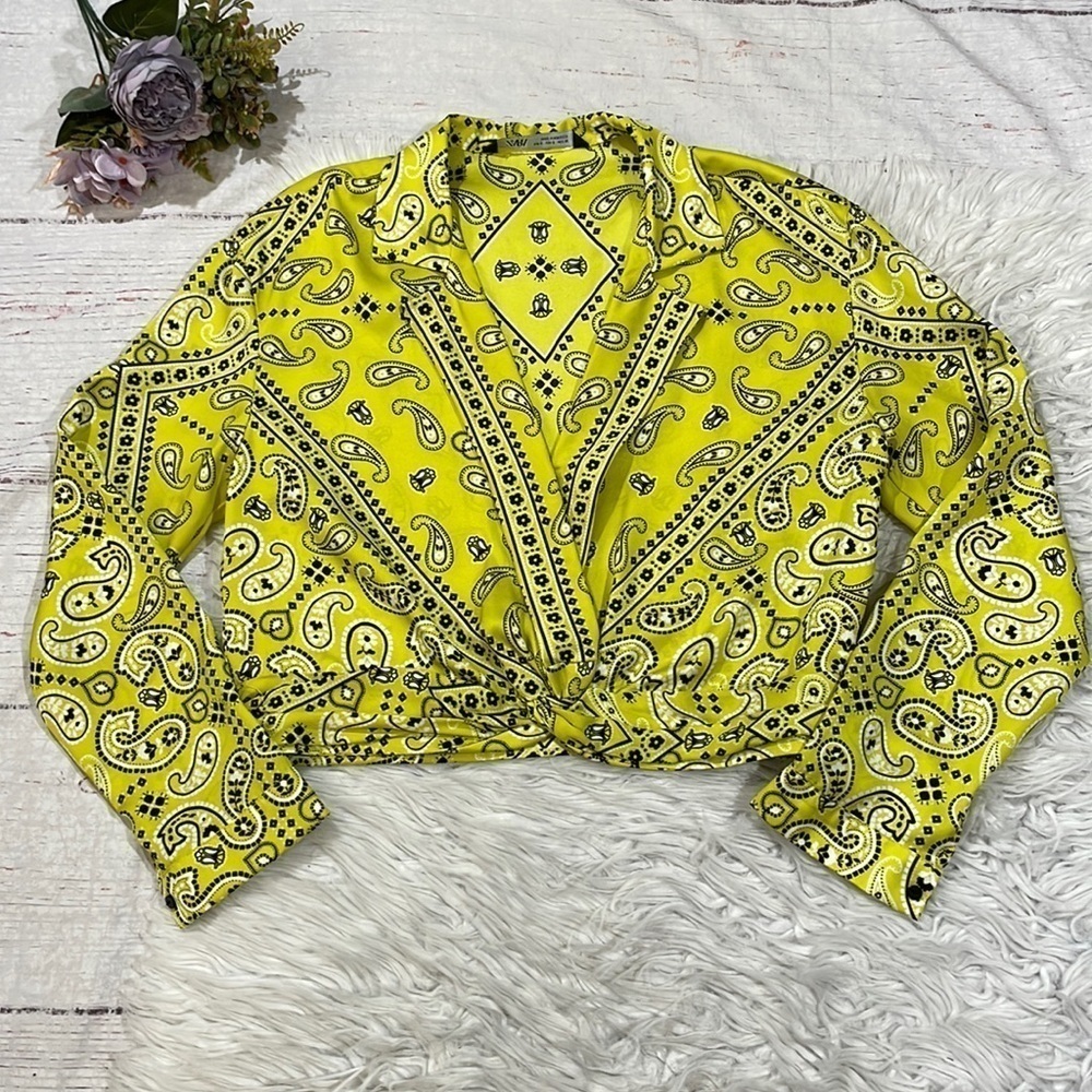 Zara Bloggers Favorite Bandana Yellow Patterned Twist Front Crop Blouse - Picture 2 of 11
